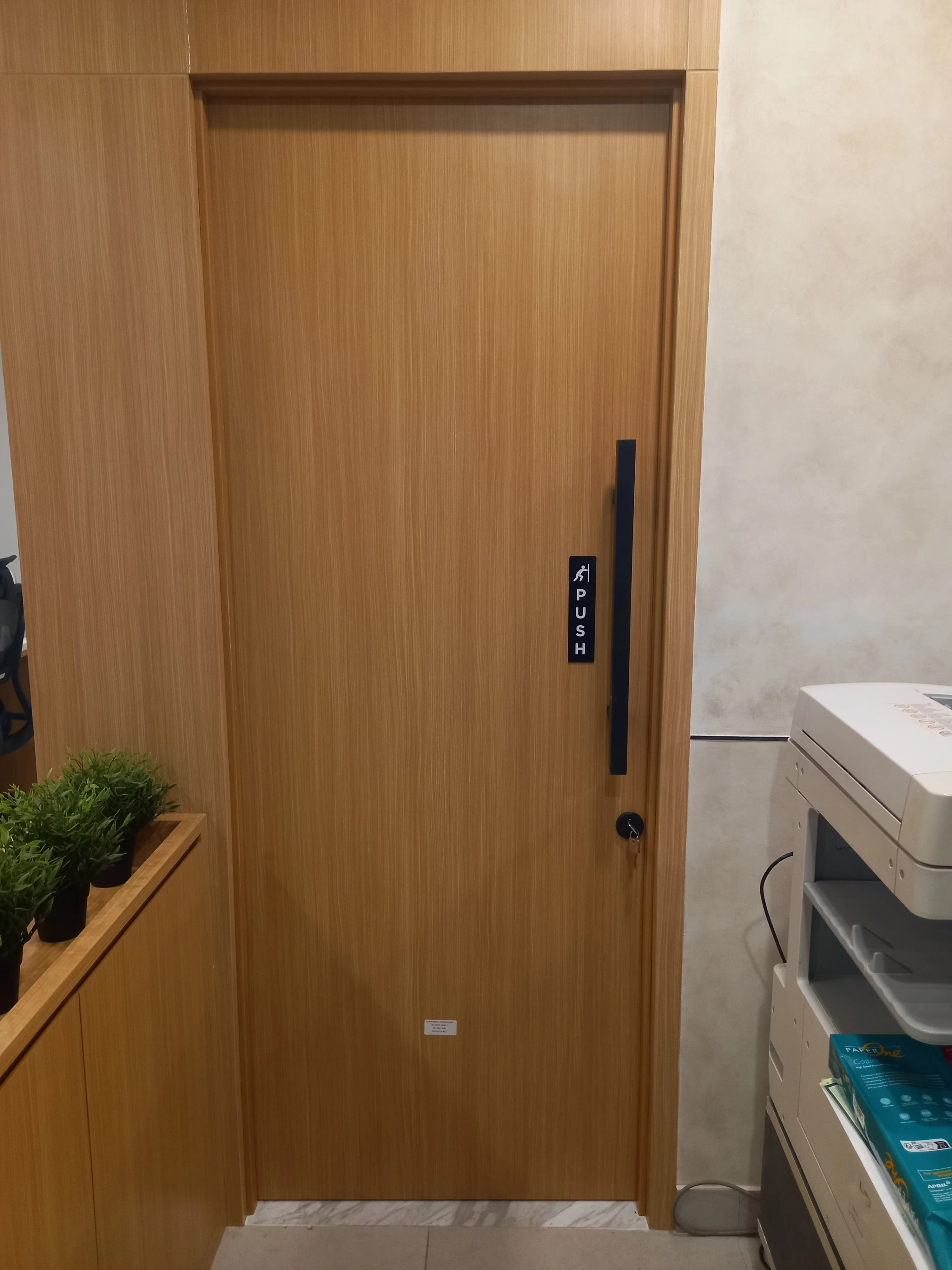 Pemasangan Pintu Proyek Bintaro